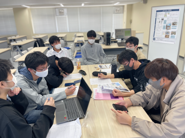 情報学部ゼミ