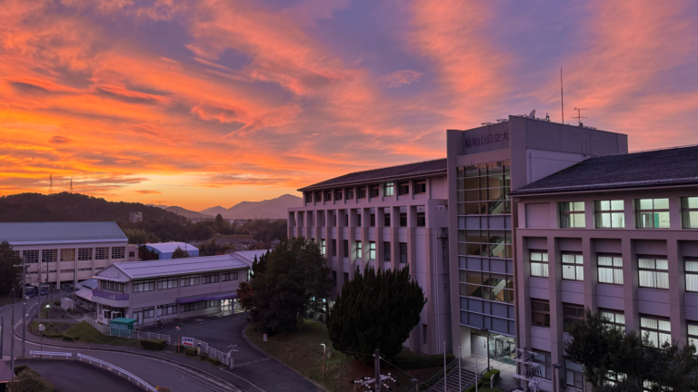 夕焼けのキャンパス