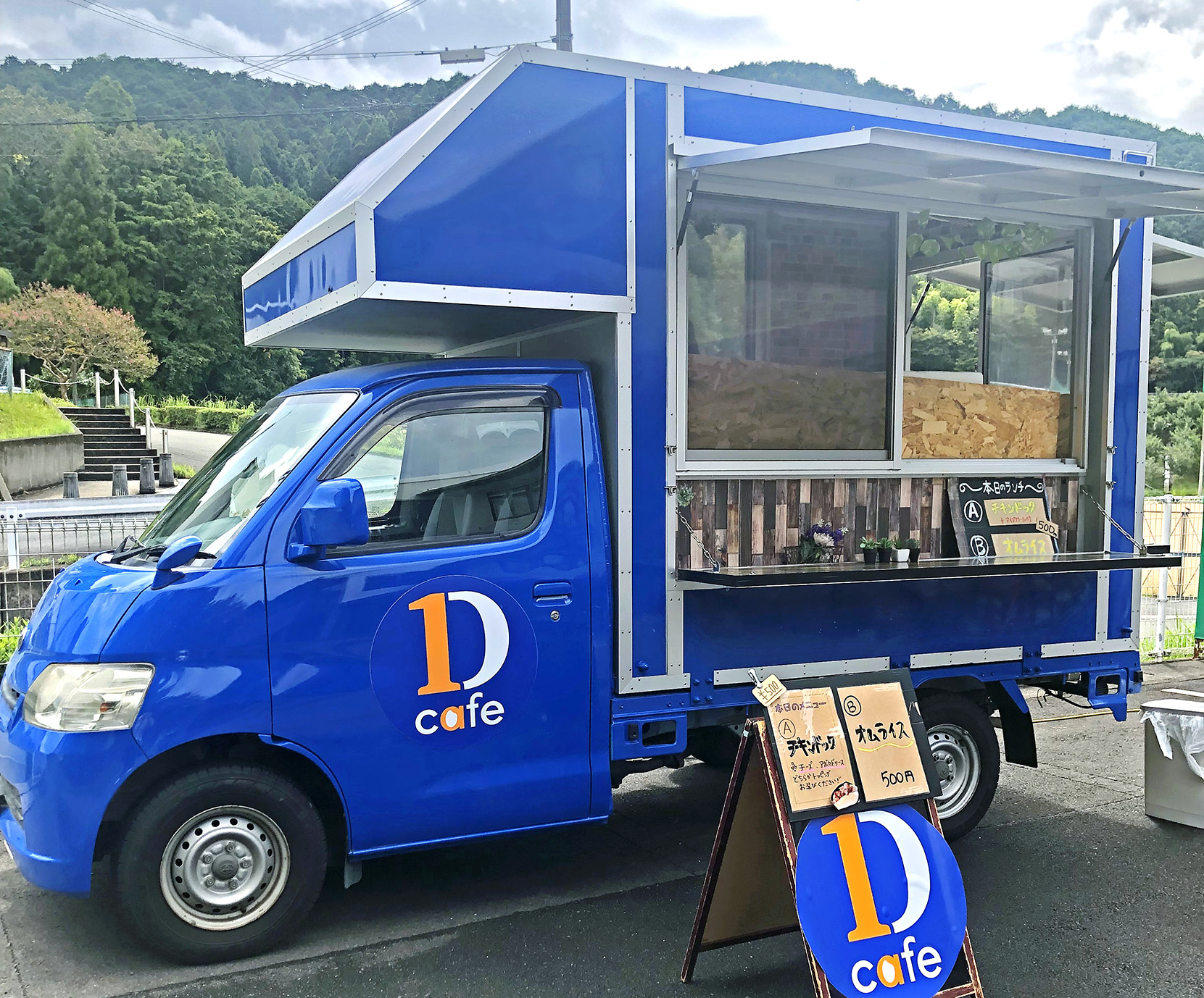 キャンパス内でキッチンカー等を出店しています | 福知山公立大学