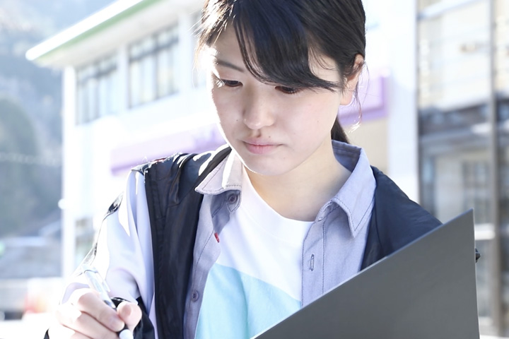 岡野みゆきさん勤務風景